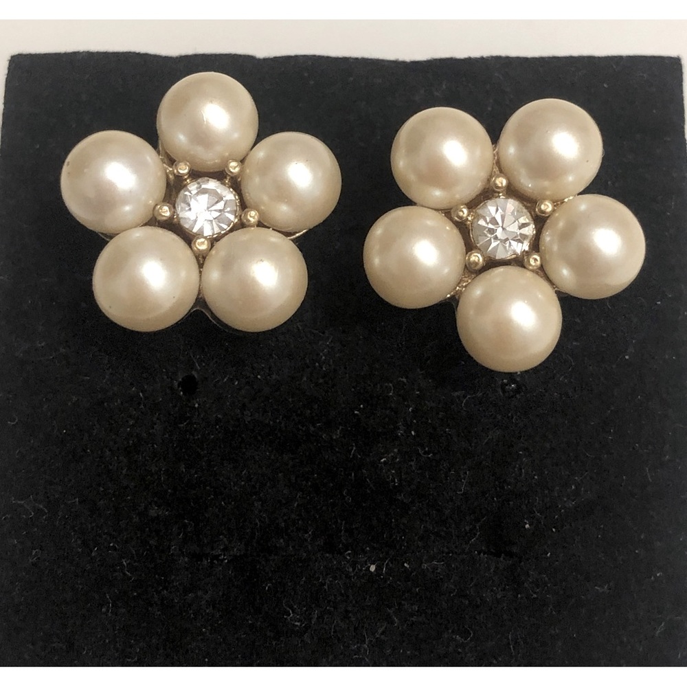 🟦 1/2 Off
Vintage Faux Pearl Stud Earrings - Picture 3 of 4